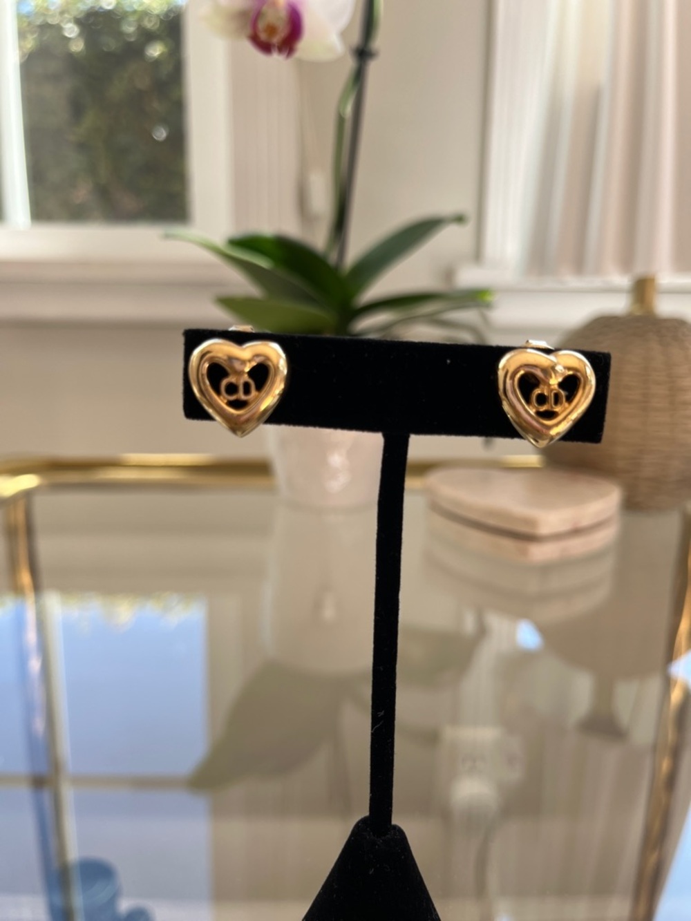 DIOR Vintage Gold Heart CD Logo Clip-On Earrings - Picture 4 of 8